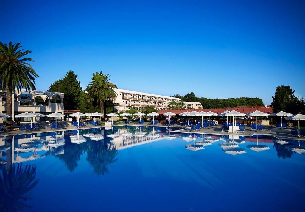Roda Beach Resort & Spa Exterior foto