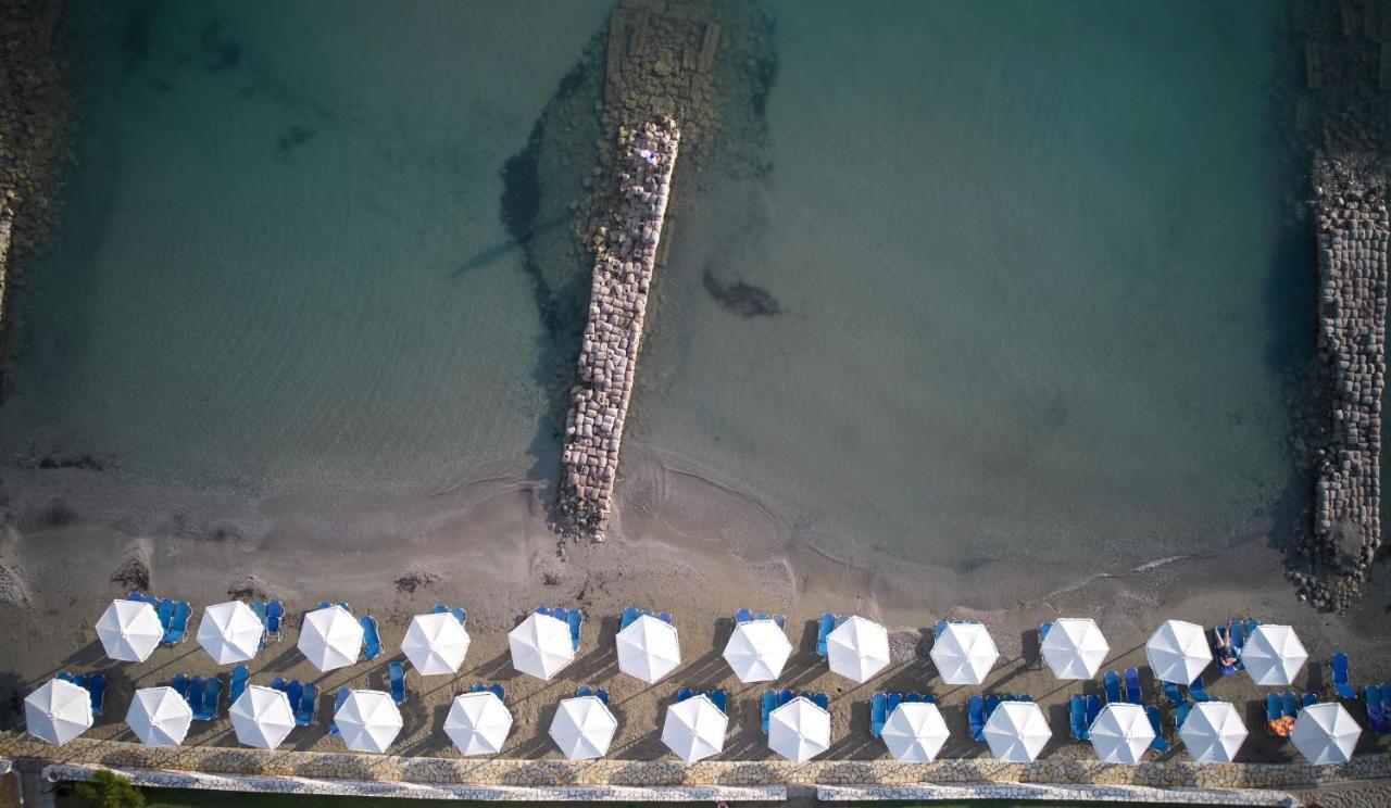 Roda Beach Resort & Spa Exterior foto