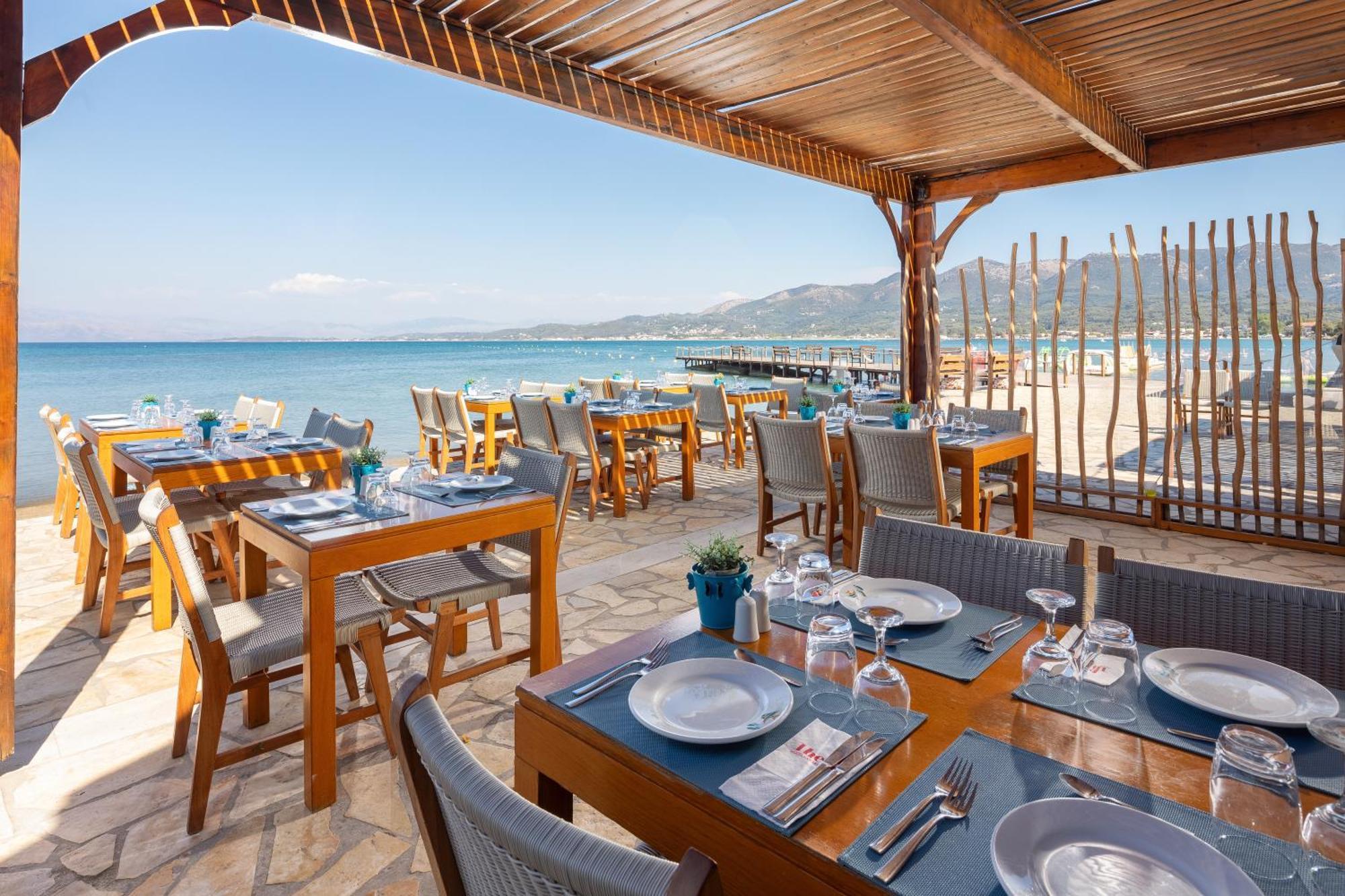 Roda Beach Resort & Spa Exterior foto