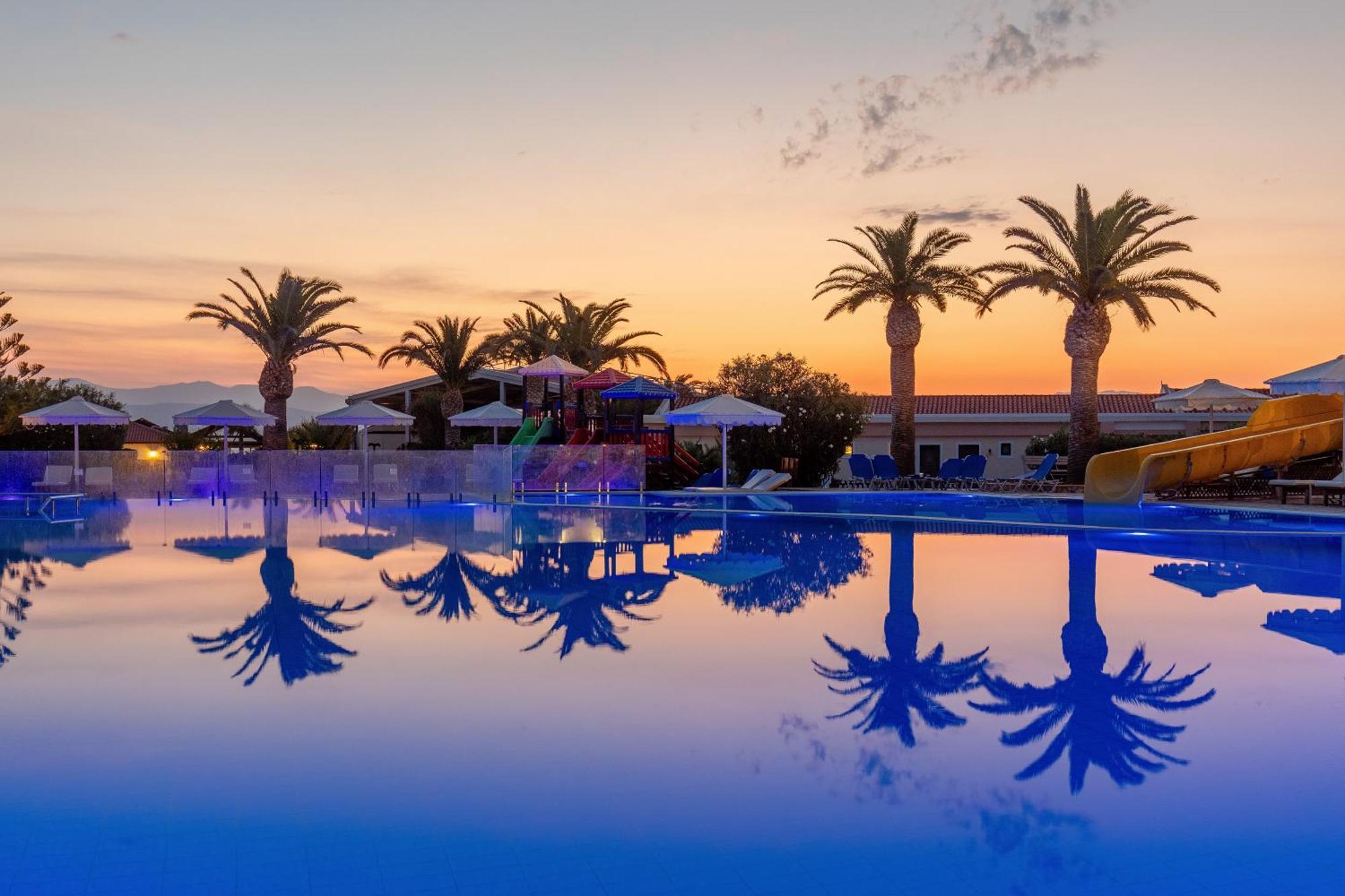 Roda Beach Resort & Spa Exterior foto