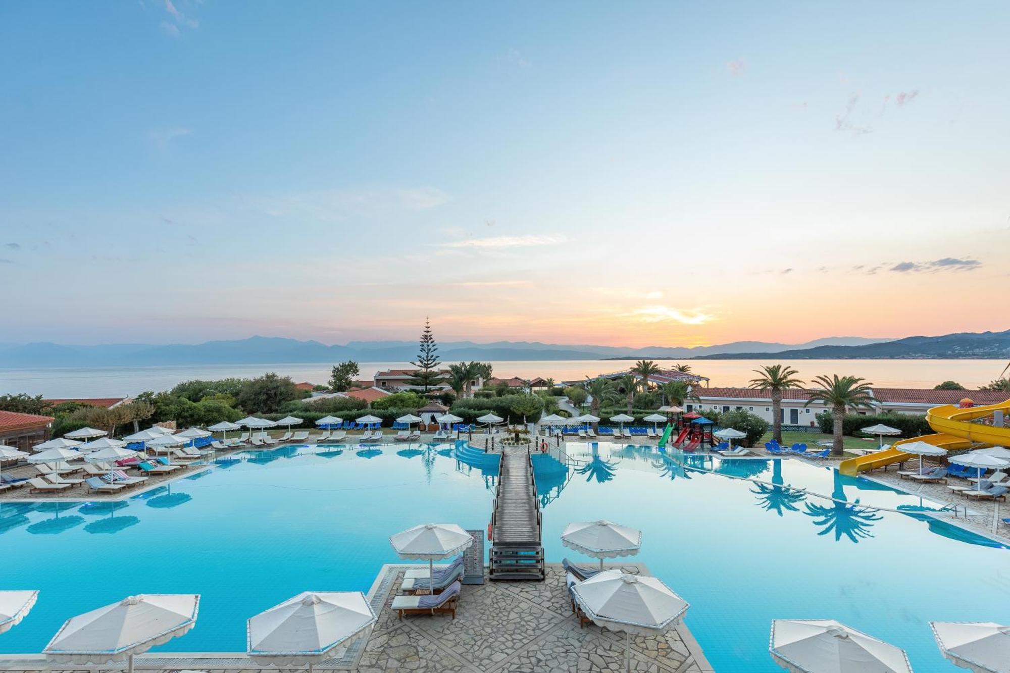 Roda Beach Resort & Spa Exterior foto