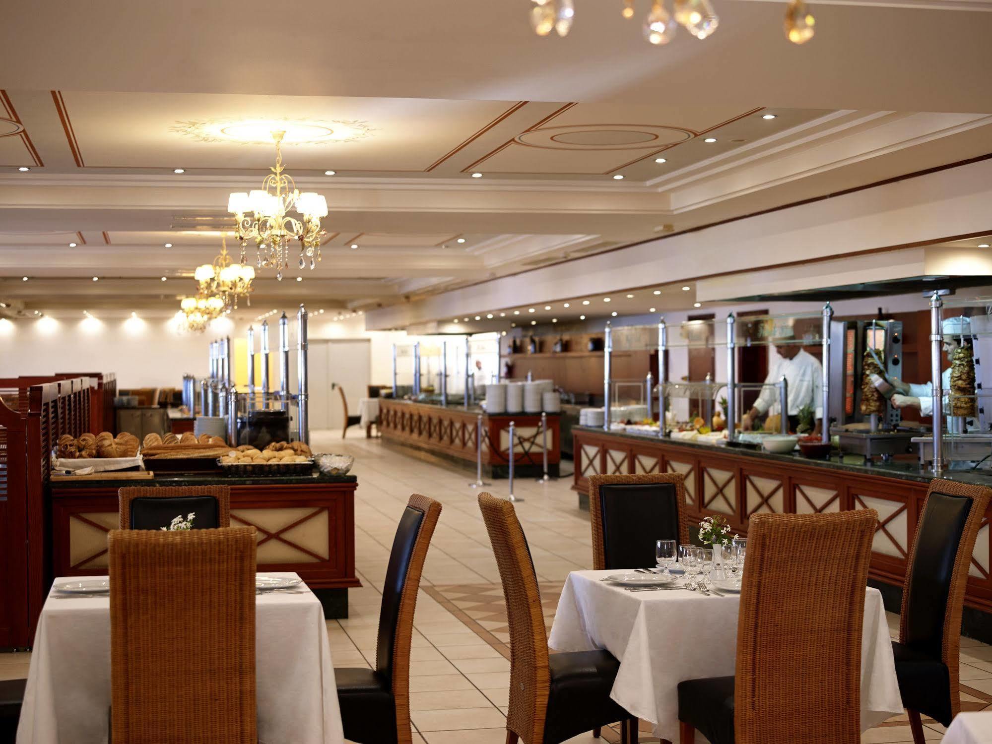 Roda Beach Resort & Spa Exterior foto