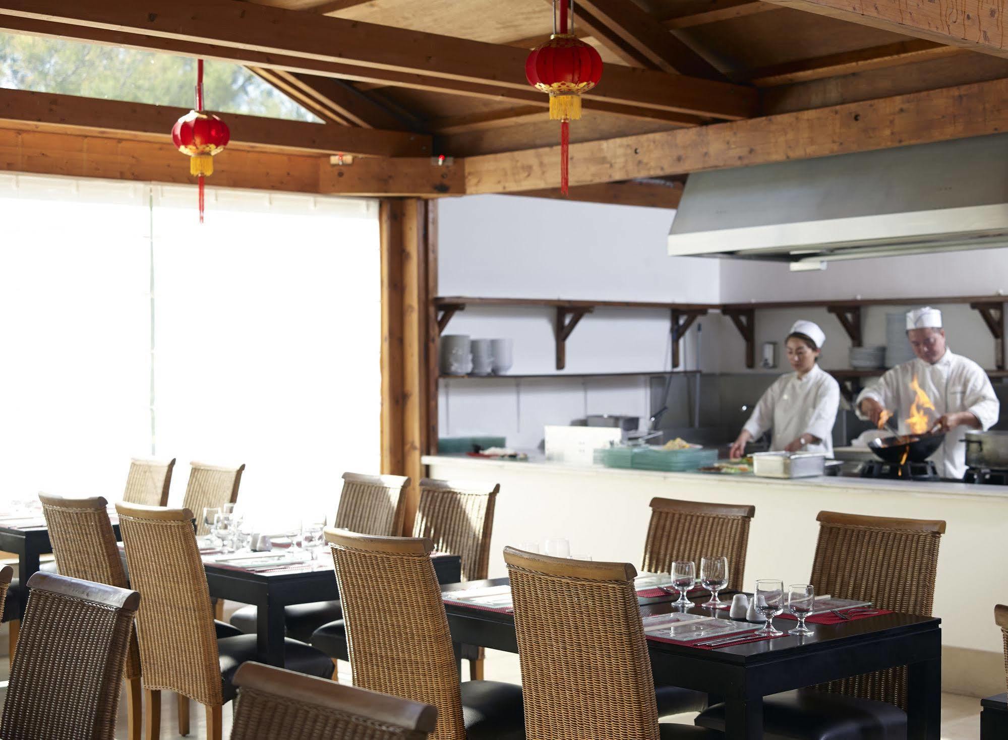Roda Beach Resort & Spa Exterior foto