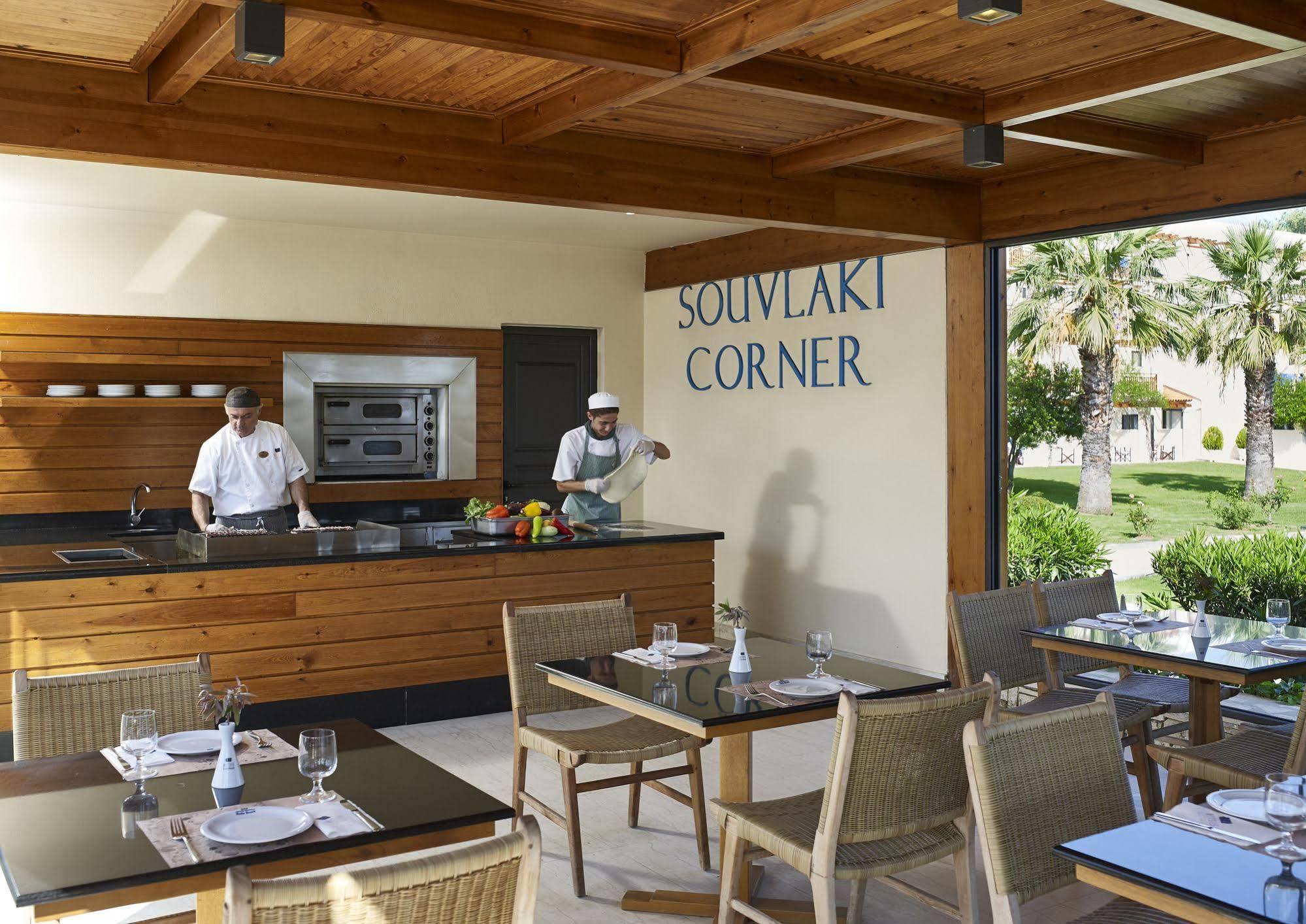 Roda Beach Resort & Spa Exterior foto